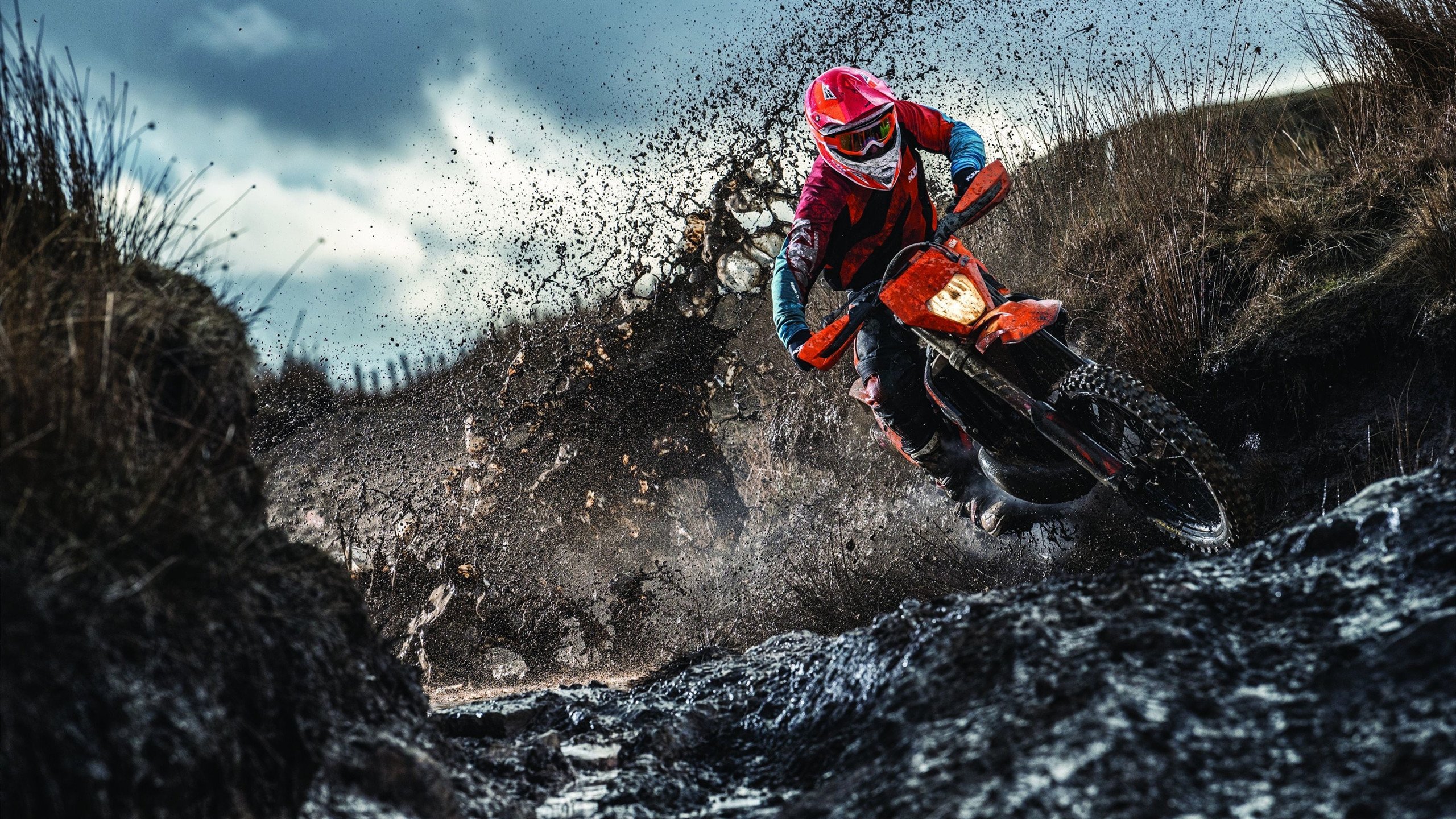 欧冠淘汰赛之夜，基耶萨点燃赛场